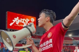 最終，遼寧鐵人楠波灣主場1-5不敵山東泰山，終結了此前的三連勝-6l
