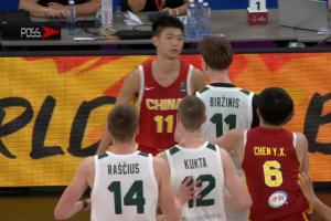 媒體人：中國U17男籃把立陶宛打急眼了 後者很上頭 又是夾臂&推人