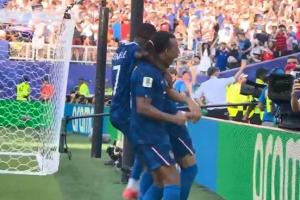 法國1-0領先巴拉圭！姆巴佩點射，杜埃倒地VAR介入改判點球！