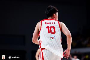 替補出戰！王俊傑半場8分鍾3中1拿到3分3板 正負值+13