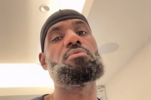 世界杯時間！詹姆斯曬自拍為美國男足vs比利時之戰加油-qh