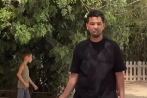 衝突！亞馬爾父親不滿被記者拍：別拍我了，要我把你的手機扔掉嗎
