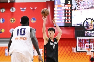 拓媒：想看看楊瀚森麵對NBA內線如何得分 夏聯打馬盧阿奇表現較差
