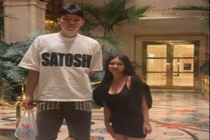 美女博主曬與楊瀚森合影：在其身邊我就是個小土豆