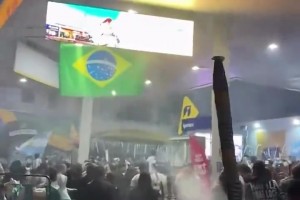 实时NBA马刺对决雄鹿比分预测